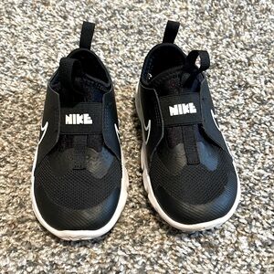Nike Flex Runner toddler sneaker